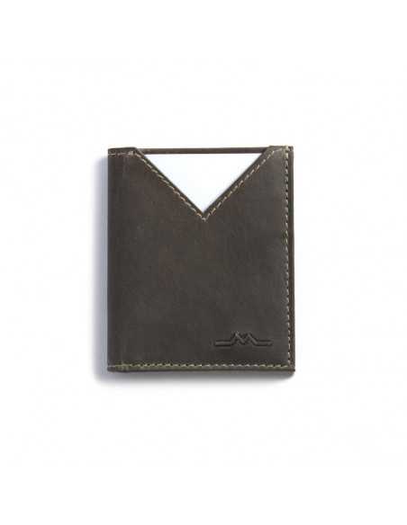 Vue latérale du portefeuille slim en cuir vert pour homme, vue de face sur fond blanc - MONPIEL