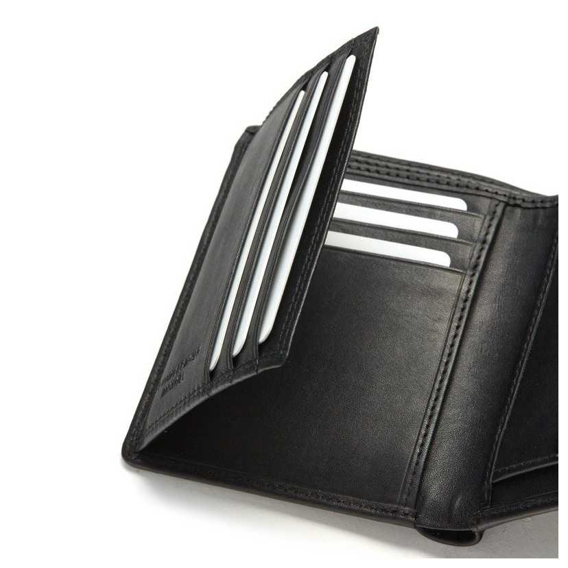 Wallet with clasp and coin pocket in black leather, close-up, slot details, on a white background - MONPIEL