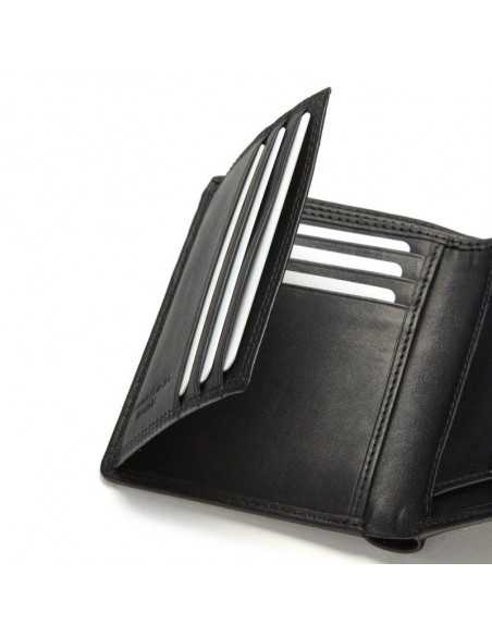 Portefeuille en cuir noir avec bouton-pression et porte-monnaie, vue rapprochée du détail des fentes sur fond blanc - MONPIEL