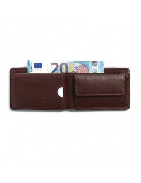 Petit portefeuille américain en cuir marron, ouvert avec détail des fentes et d’un billet sur fond blanc - MONPIEL