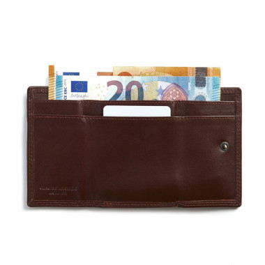 Carteira pequena de couro preta com costura dupla e porta-moedas, vista frontal sobre fundo branco - MONPIEL 2