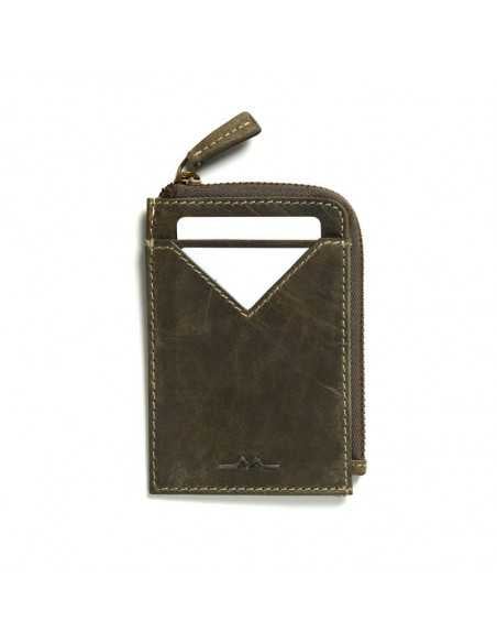 Porte-cartes pour homme en cuir vert avec fermeture éclair, vue de face sur fond blanc - MONPIEL