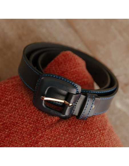Women’s navy leather belt with covered buckle, coiled on a cushion - MONPIEL Women’s navy leather belt with covered buckle, coiled on a cushion - MONPIEL