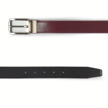 Dettaglio di cintura in pelle nero-bordeaux con fibbia rettangolare in metallo - MONPIEL