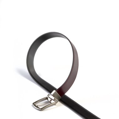 Schwarzer Ledergürtel mit schwarzer Lederspitze und rechteckiger Metallschnalle - MONPIEL 2