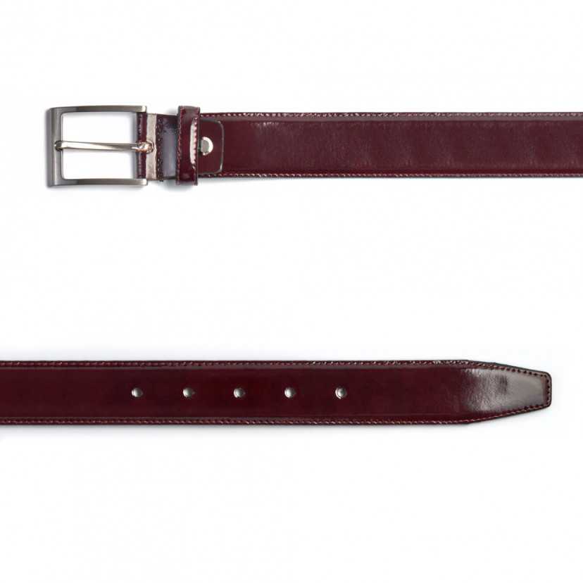 Top view of burgundy leather belt, metal buckle detail - MONPIEL