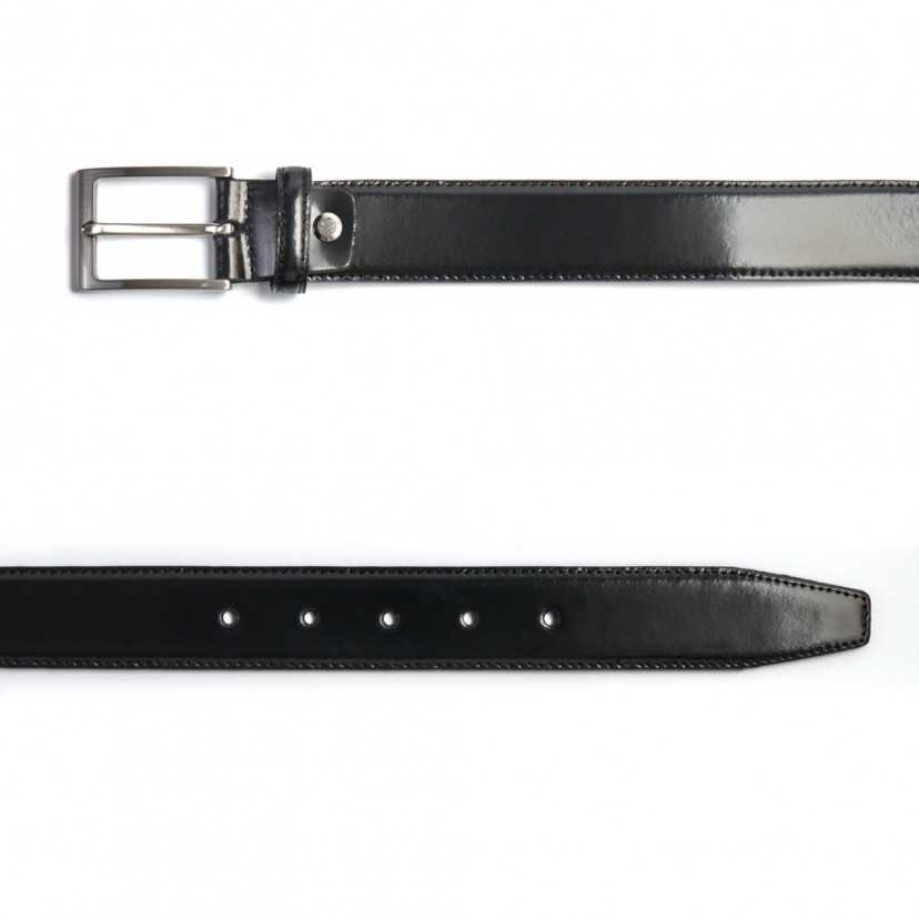 Top view of black leather belt, metal buckle detail - MONPIEL