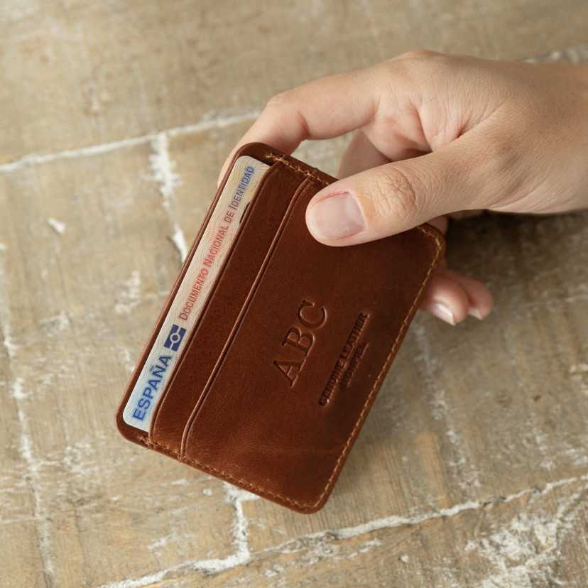 Three custom initials hot-stamped on a cardholder - MONPIEL