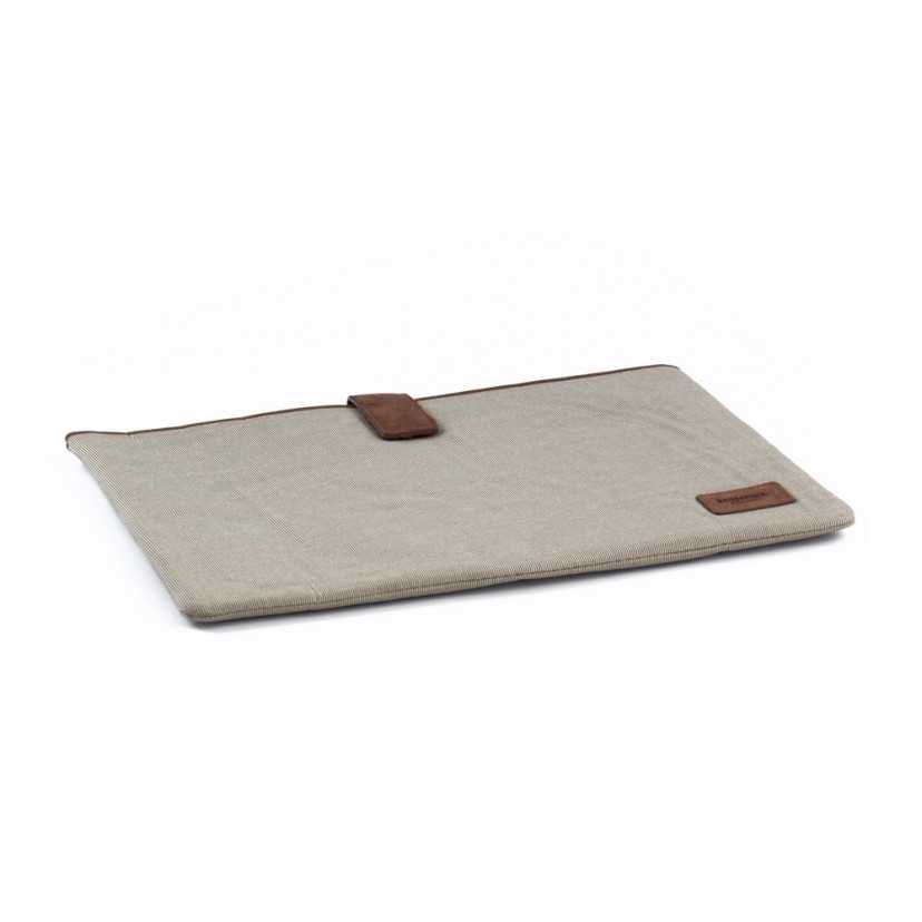 15"-inch beige laptop sleeve, perspective view on a white background - MONPIEL