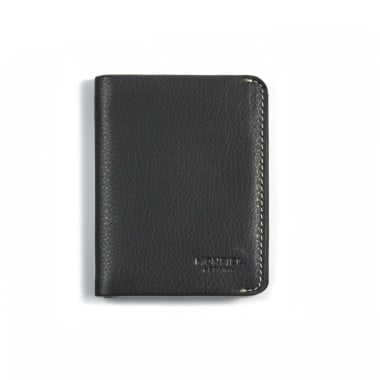Carteira masculina de couro pequena com porta-notas em preto, vista frontal sobre fundo branco - MONPIEL