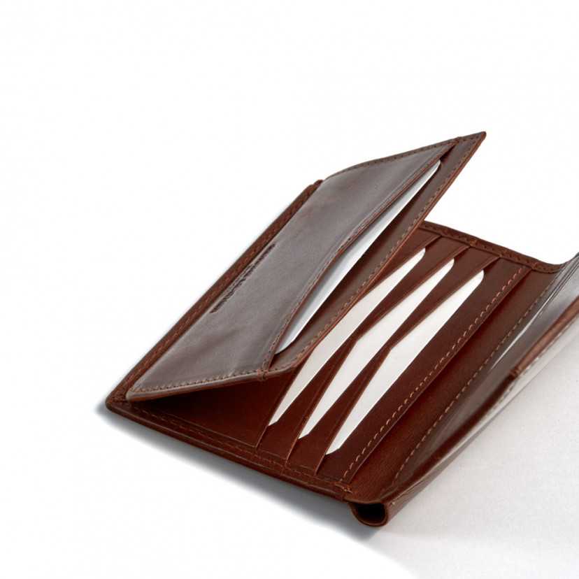 Simple wallet with central logo in tan, featuring an enlarged detail of card slots, on a white background - MONPIEL