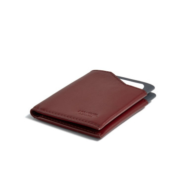 Cartera pocket de piel en color burdeos con vista frontal sobre fondo blanco - MONPIEL 2