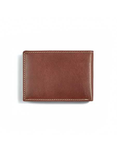 Cartera americana pequeña simple de piel en color cuero con vista trasera sobre fondo blanco - MONPIEL Cartera americana pequeña simple de piel en color cuero con vista trasera sobre fondo blanco - MONPIEL