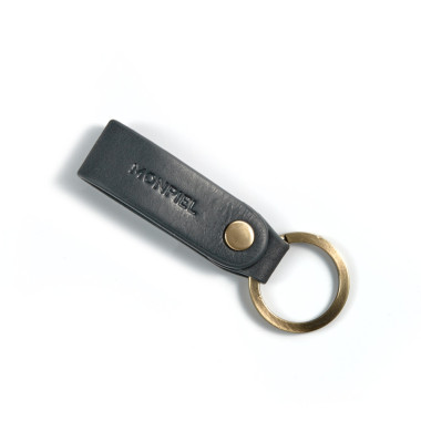Unisex brown leather keychain, open, showing stitching detail and slightly tilted, on white background - MONPIEL 2