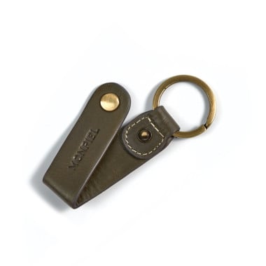 Unisex brown leather keychain, open, showing stitching detail and slightly tilted, on white background - MONPIEL 2