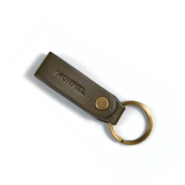 Unisex brown leather keychain, open, showing stitching detail and slightly tilted, on white background - MONPIEL 2