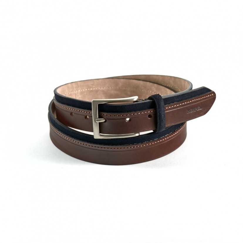 Navy vaquetilla and suede belt, rolled up on a white background - MONPIEL