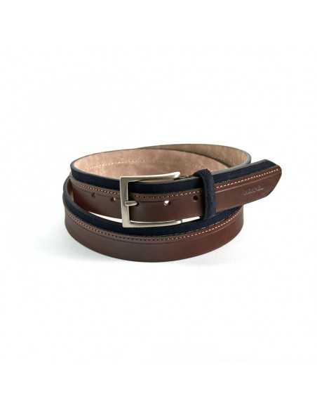 Vaquetilla and suede leather belt in navy blue, rolled, on white background - MONPIEL