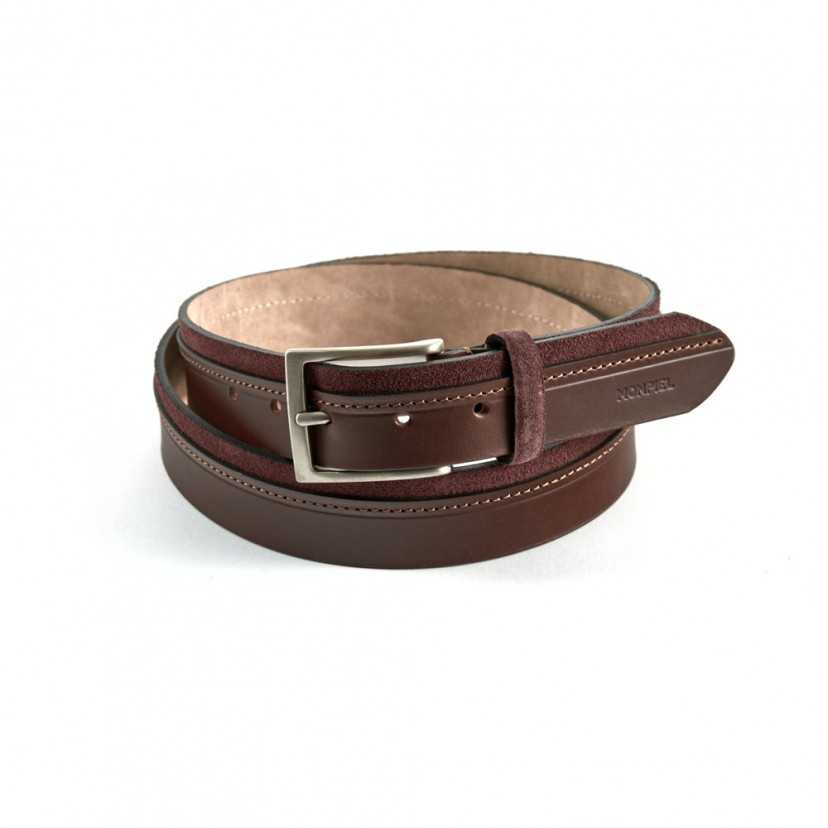 Burgundy vaquetilla and suede belt, rolled up on a white background - MONPIEL