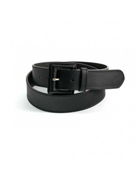 Ladies’ wide black leather belt with a covered buckle, coiled, on white background - MONPIEL Ladies’ wide black leather belt with a covered buckle, coiled, on white background - MONPIEL