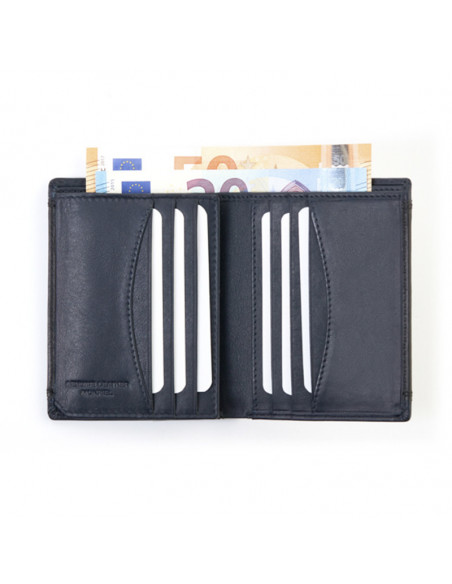 Basic Lederbrieftasche in schwarz, offen auf weißem Hintergrund - MONPIEL