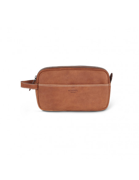 Trousse de toilette pour homme en cuir couleur havane avec vue frontale sur fond blanc - MONPIEL