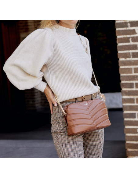 Tan leather quilted bag with gold chain, worn crossbody on the outside - MONPIEL Tan leather quilted bag with gold chain, worn crossbody on the outside - MONPIEL