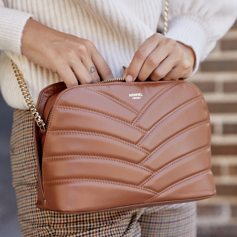 Tan leather quilted bag with gold chain, close-up with open zipper - MONPIEL
