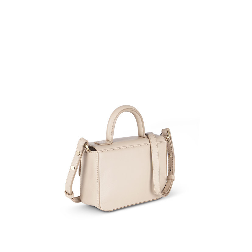 Bolsa de couro pequena Armado na cor bege com vista traseira em perspectiva sobre fundo branco - MONPIEL