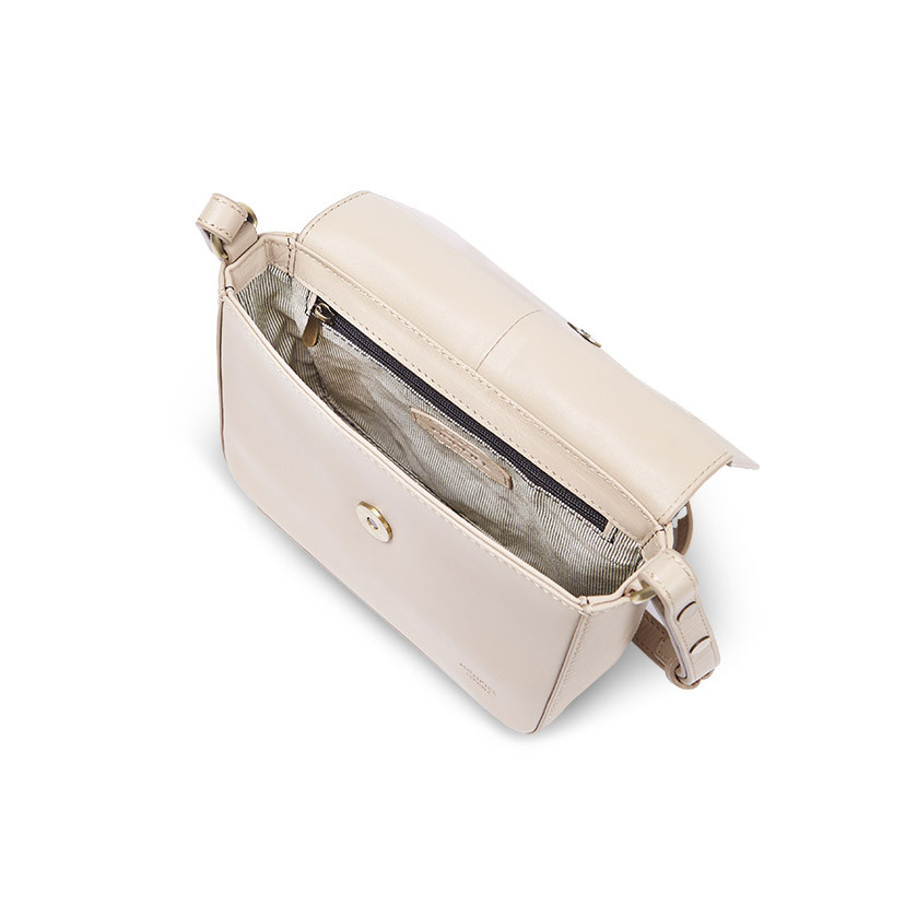 Bolsa de couro pequena Armado na cor bege com vista de cima e detalhe interior sobre fundo branco - MONPIEL