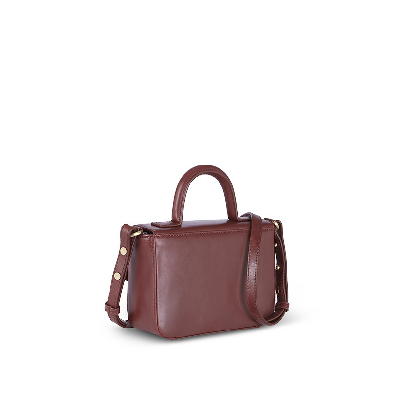 Bolsa de couro pequena Armado na cor marrom com vista traseira em perspectiva sobre fundo branco - MONPIEL