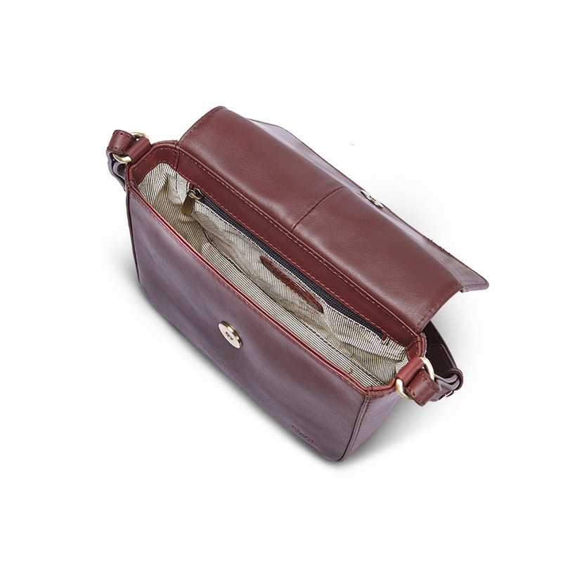 Bolsa de couro pequena Armado na cor marrom com vista de cima e detalhe interior sobre fundo branco - MONPIEL