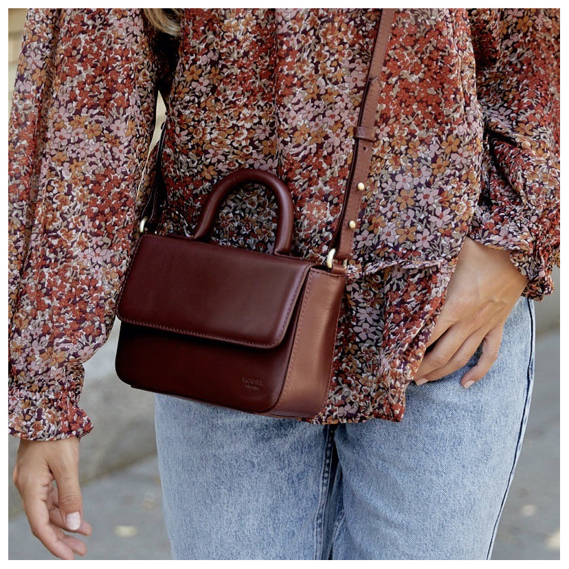 Bolsa de couro pequena Armado na cor marrom com alça transversal usada no exterior - MONPIEL