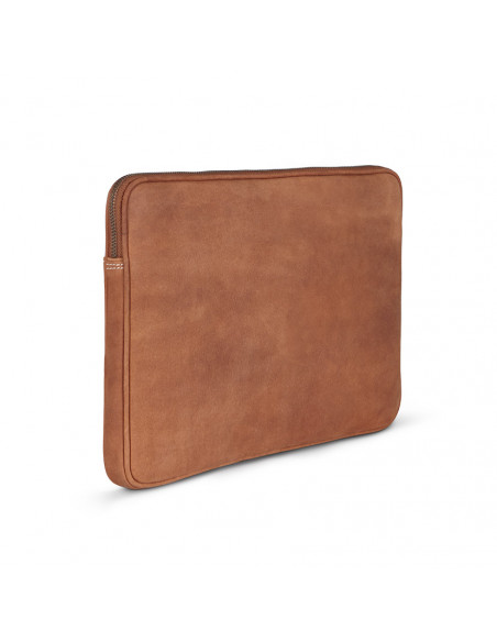 Funda para ordenador portátil de piel de 15" pulgadas en color cuero con vista trasera en perspectiva sobre fondo blan - MONPIEL