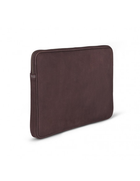 Custodia per laptop in pelle da 15" pollici marrone con vista posteriore in prospettiva su sfondo bianco - MONPIEL