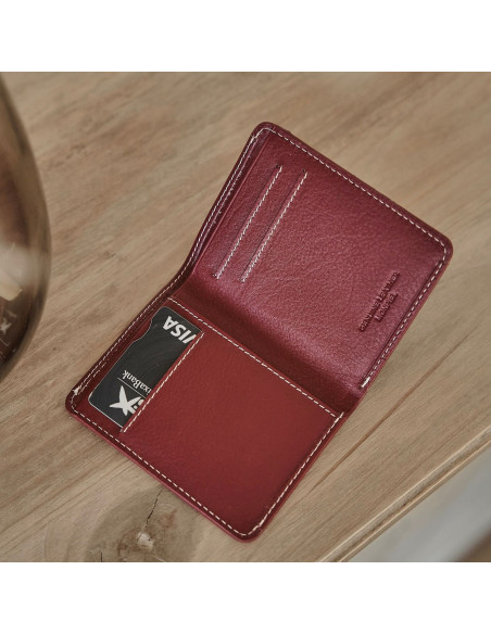 Portefeuille pour homme en cuir petit avec porte-billets couleur bordeaux, ouvert avec détails des fentes pour cartes - MONPIEL