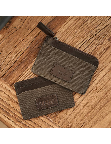 Porte-cartes sport vert avec vue de dessus, détail personnalisé à l'arrière - MONPIEL