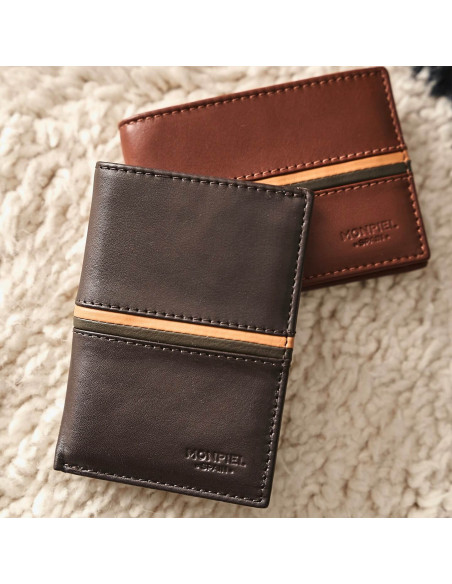 Leder-Billfold mit Münzfach, gestreift in Braun mit Havanna-Farbe auf einem Teppich - MONPIEL