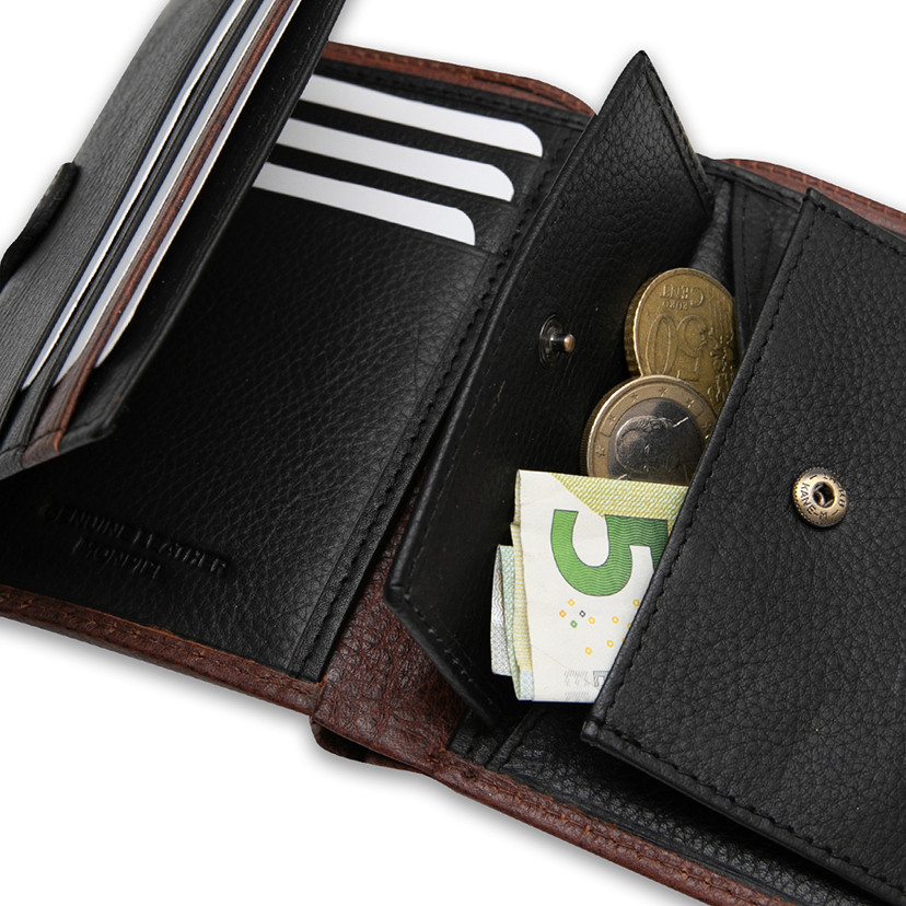 Leather purse with internal clasp and coin pocket in Havana color, coin pocket detail in close-up, on a white backgrou - MONPIEL