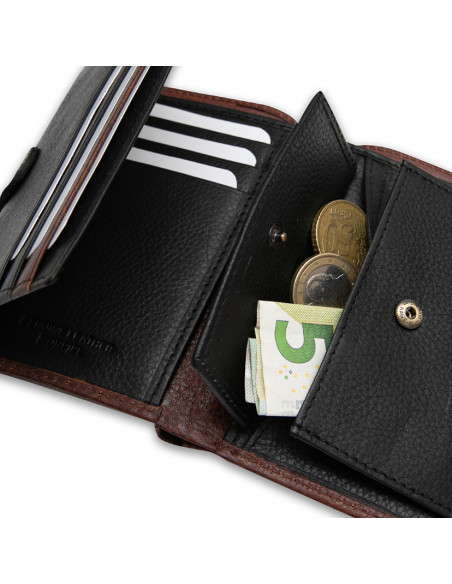 Leather billfold with interior clasp and coin pocket in Havana color, close-up of the coin pocket on white background - MONPIEL
