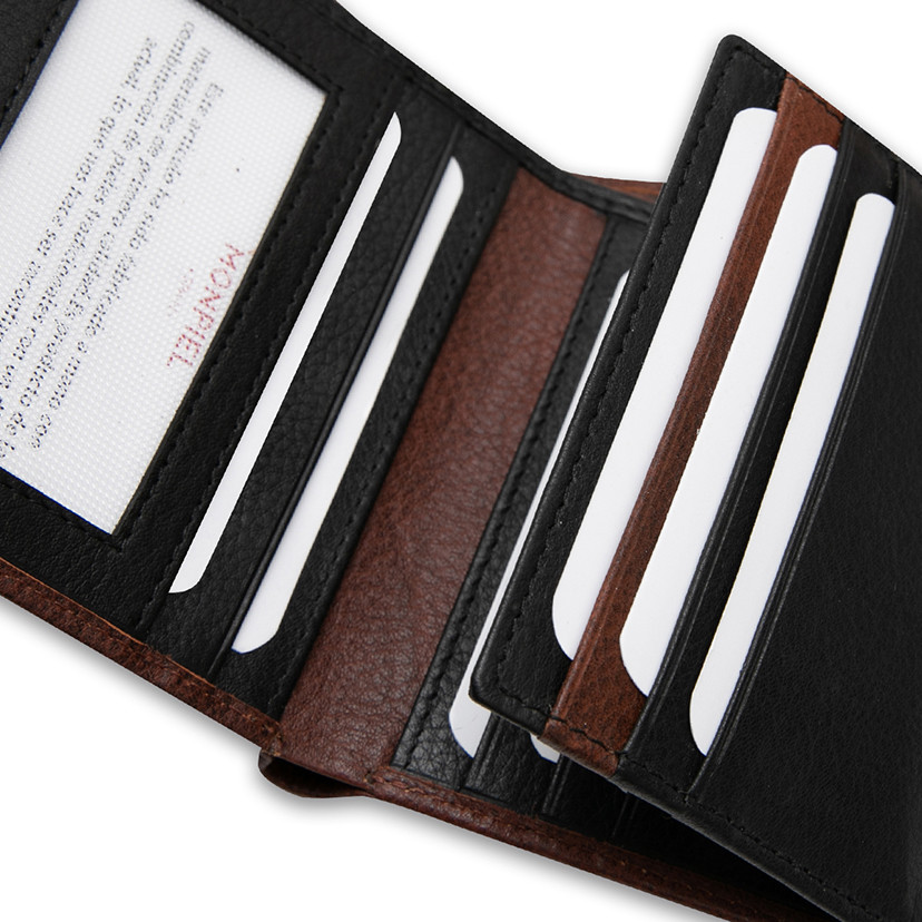 Basic leather purse in Havana color, interior detail with card slots, on a white background - MONPIEL