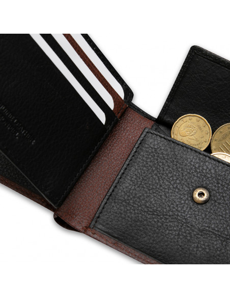 Large American-style leather wallet with coin pocket in Havana color, interior detail in close-up - MONPIEL