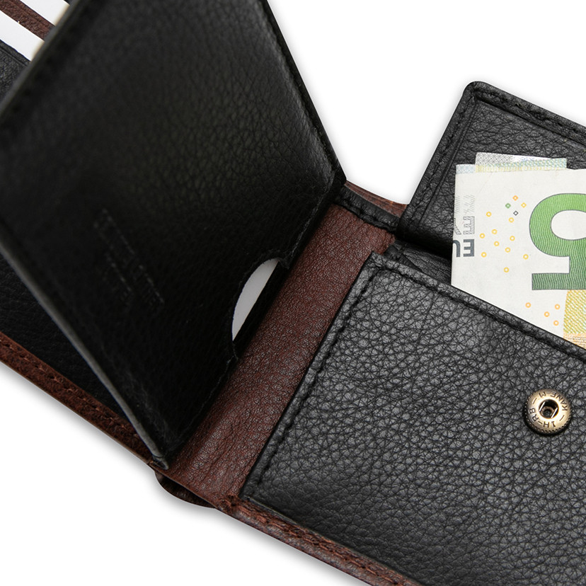 Small American-style leather purse with coin pocket in Havana color, close-up interior detail, on a white background - MONPIEL