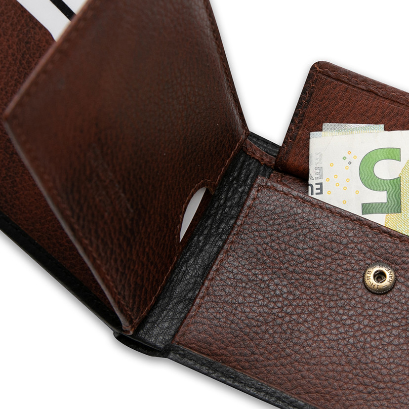 Small American-style leather wallet with coin pocket in black, close-up interior detail - MONPIEL
