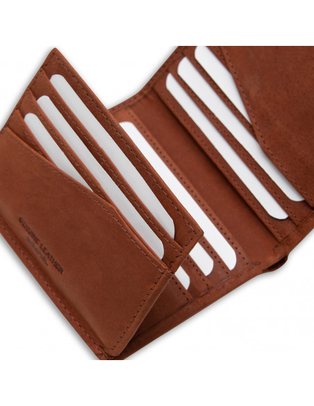 Simple leather billfold with logo in Havana color, close-up of card slots on white background - MONPIEL Simple leather billfold with logo in Havana color, close-up of card slots on white background - MONPIEL