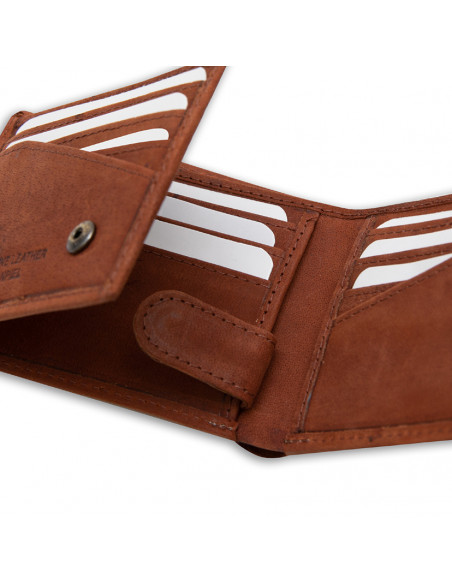 Small American-style leather wallet in Havana color, close-up interior detail, on a white background - MONPIEL