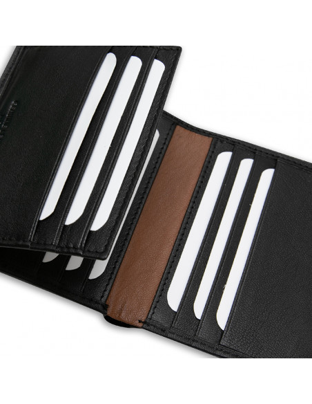 Billetero básico raya lateral de piel en color negro con detalle interio ranuras para tarjetas sobre fondo blanco - MONPIEL