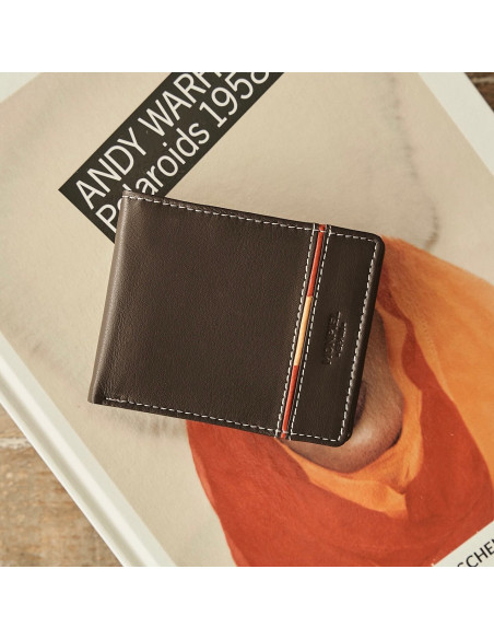 Large American-style leather purse featuring Spanish flag, in brown color, front view, on a book - MONPIEL Large American-style leather purse featuring Spanish flag, in brown color, front view, on a book - MONPIEL
