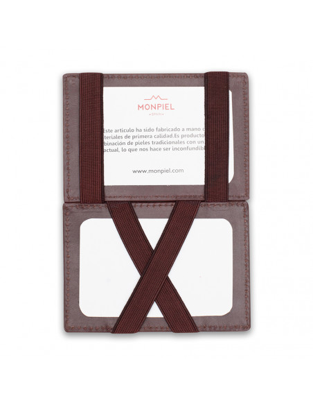 Magischer Leder-Kartenhalter in Braun, geöffnet auf weißem Hintergrund - MONPIEL