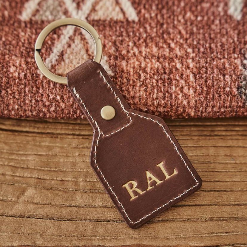 Square leather keyring in brown color, featuring personalized initials - MONPIEL